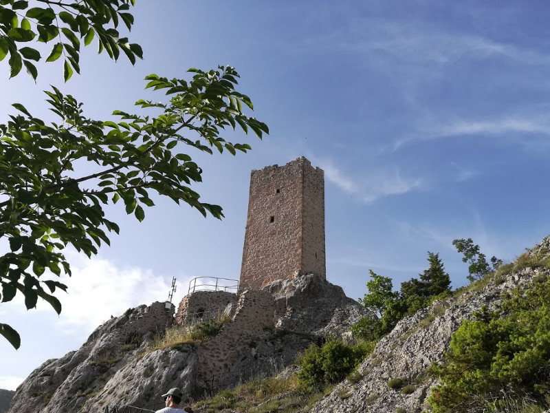 Roccapreturo Castles